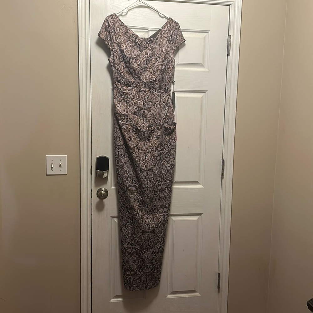 Adrianna Papell size 6 Women’s formal dress gown floor length